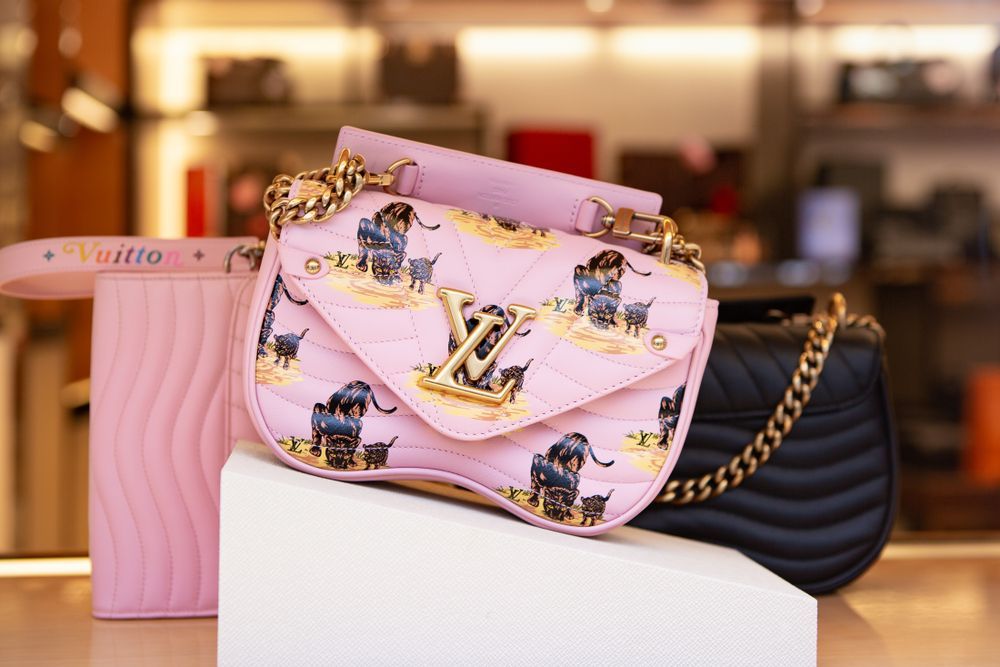 Buying vs. Consignment Which Should You Use to Stock Your Business?